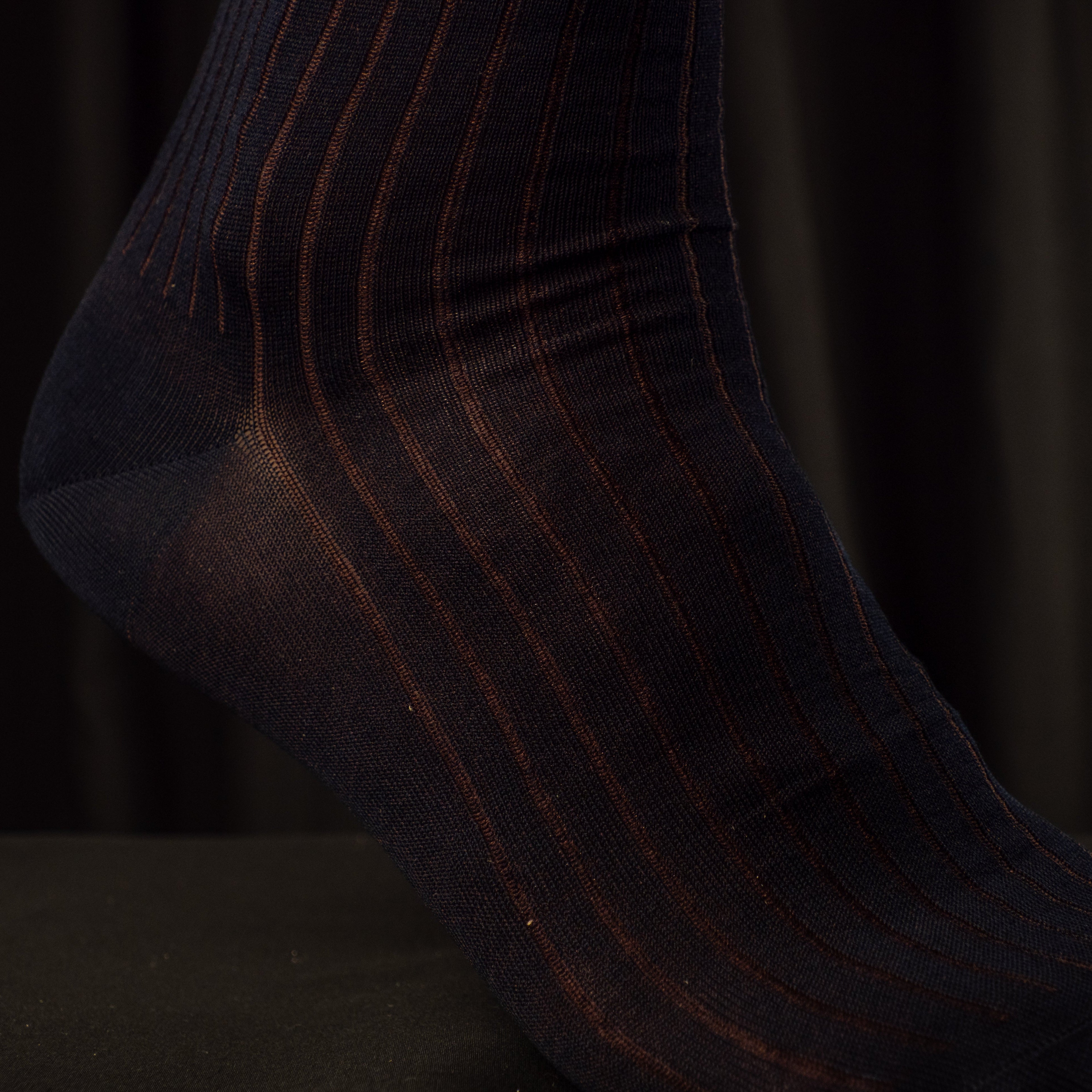 Gerippte Herrensocken – Navy-Bordeaux